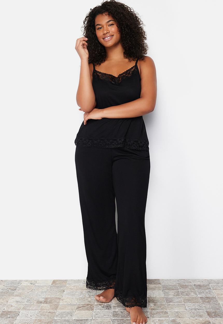 Trendyol - Plus Lace Detailed Knitted Pajama Set - Black