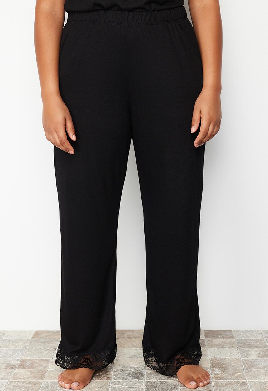 Trendyol - Plus Lace Detailed Knitted Pajama Set - Black
