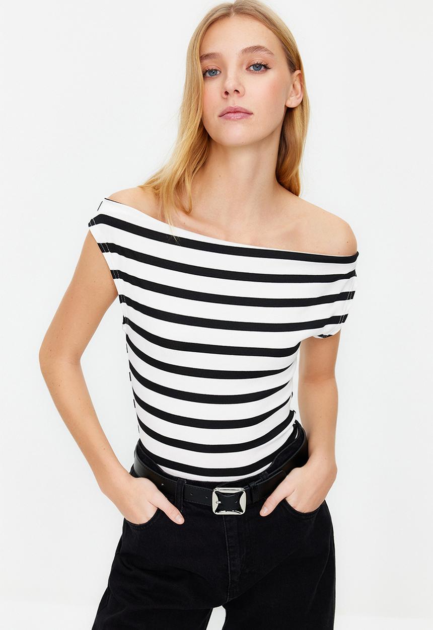 Trendyol - Boat neck stretch knitted top - black & white