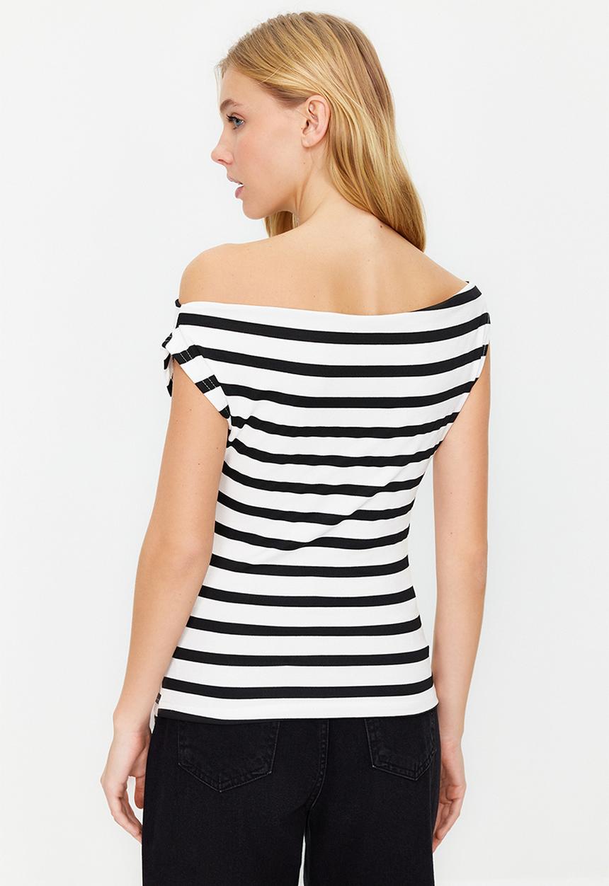 Trendyol - Boat neck stretch knitted top - black & white