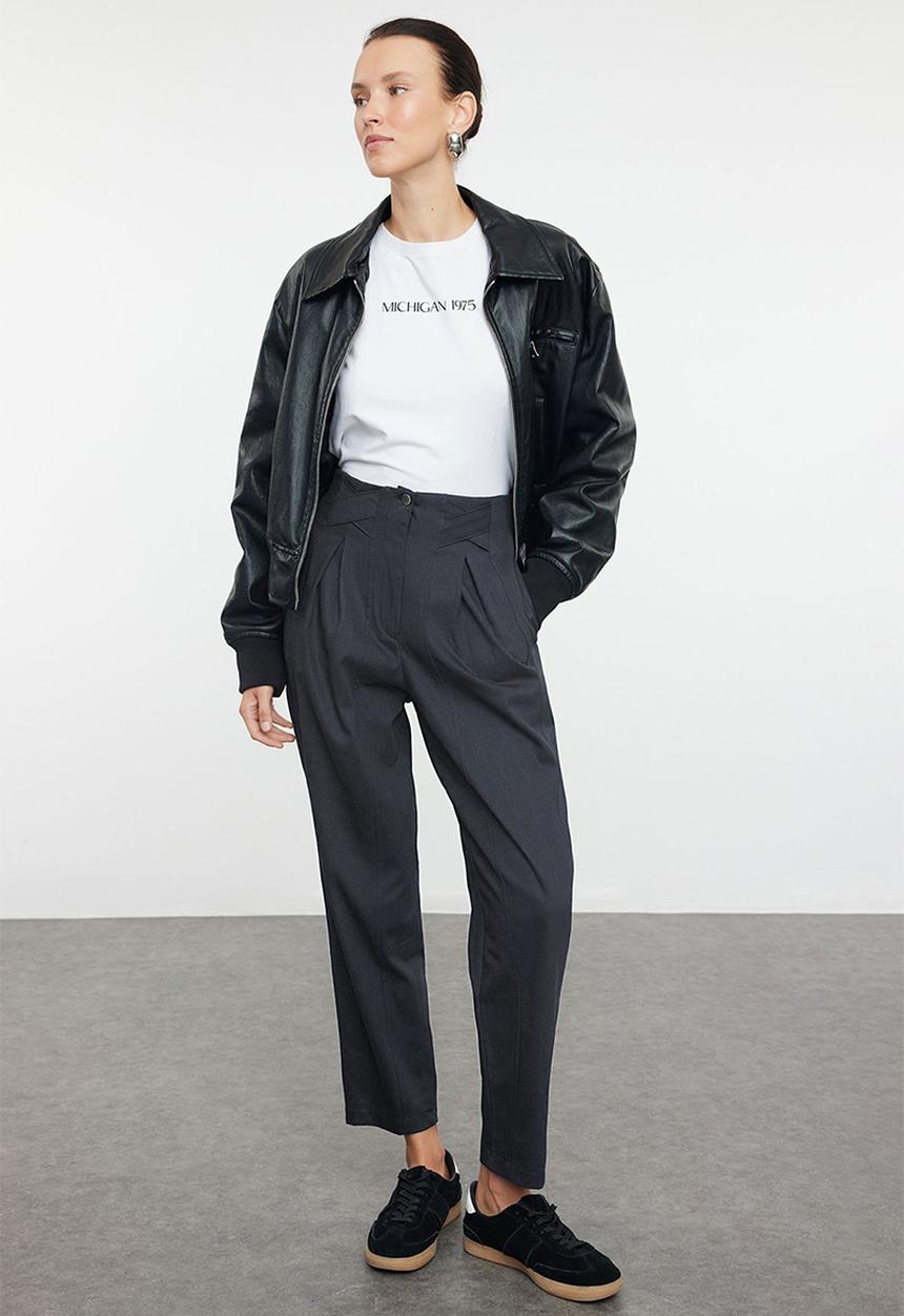 Trendyol - Carrot Pattern Stripe Detailed Woven Trousers - Anthracite