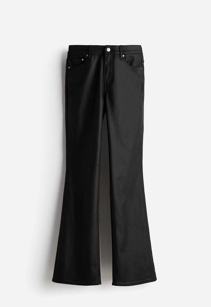 H&M - Curvy fit bootcut high jeans - black