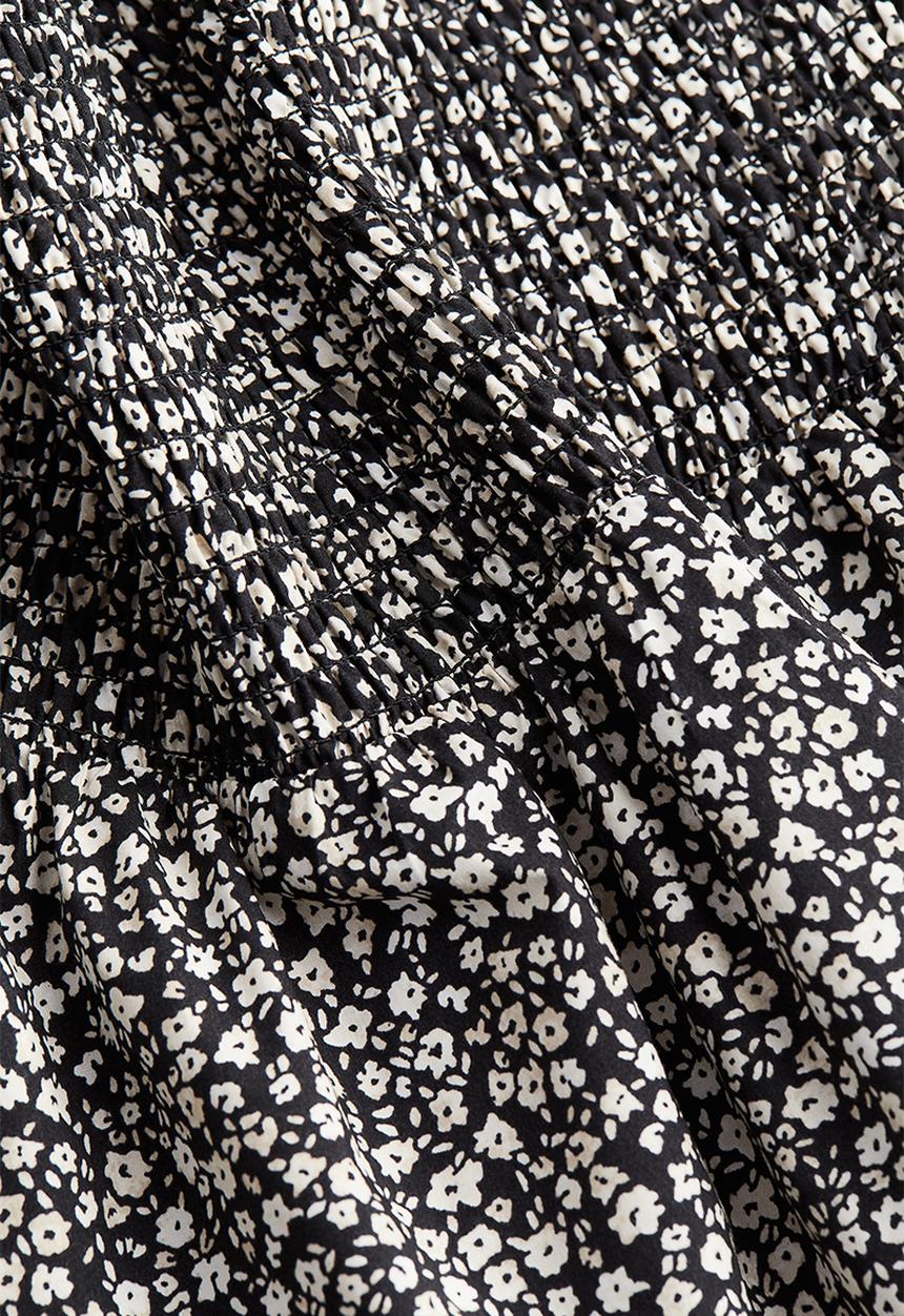H&M - Smocked mini skirt - black/small flowers