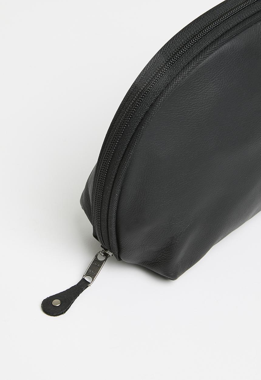 Thandana - Half moon travel pouch Leather - Black