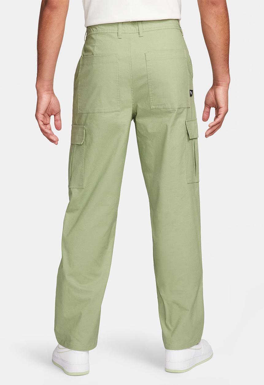 Nike - CLUB CARGO PANT - Oil Green