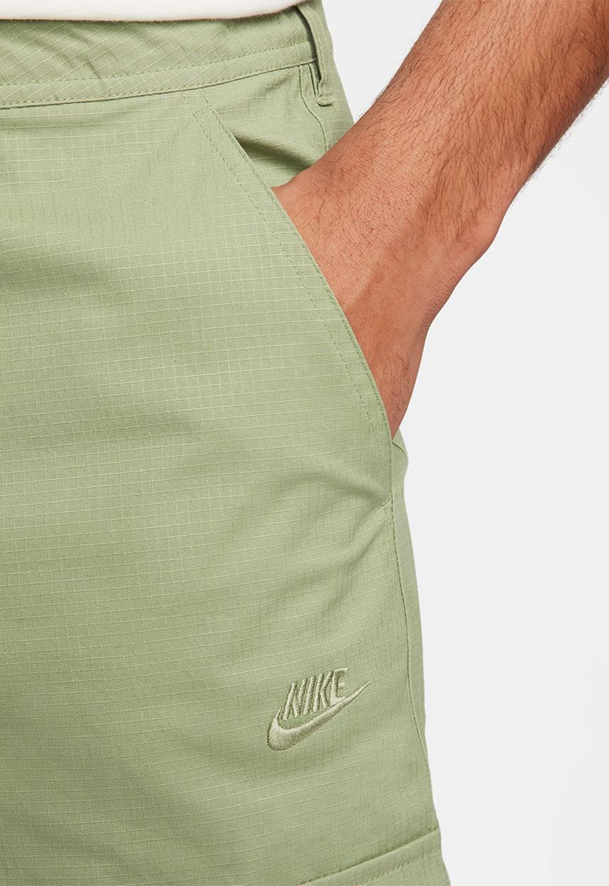 Nike - CLUB CARGO PANT - Oil Green