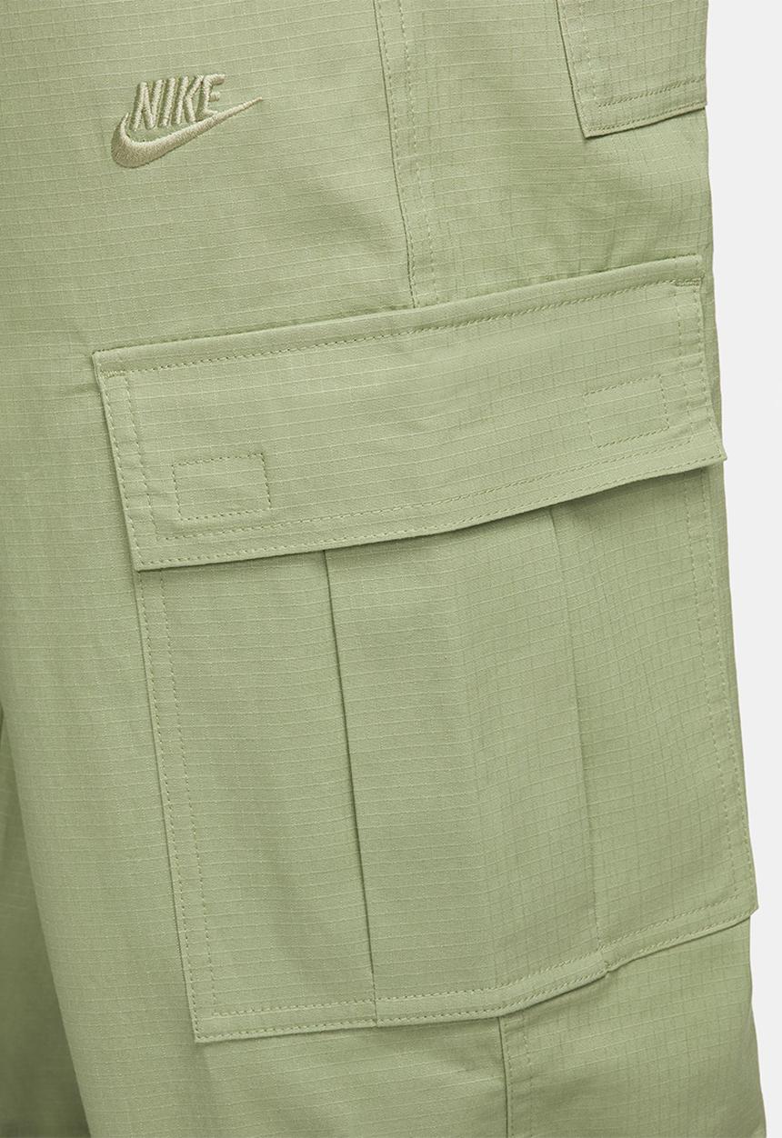 Nike - CLUB CARGO PANT - Oil Green