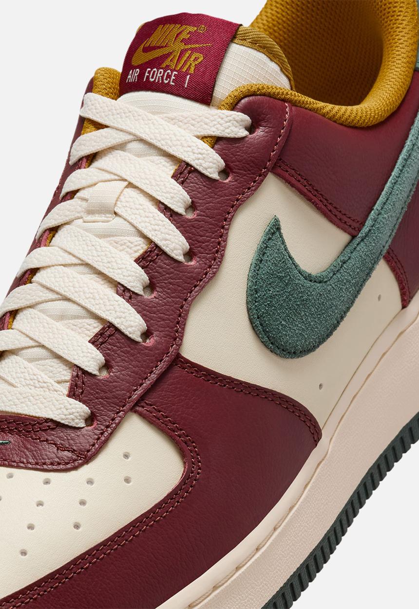 Nike - AIR FORCE 1 ?07 LV8