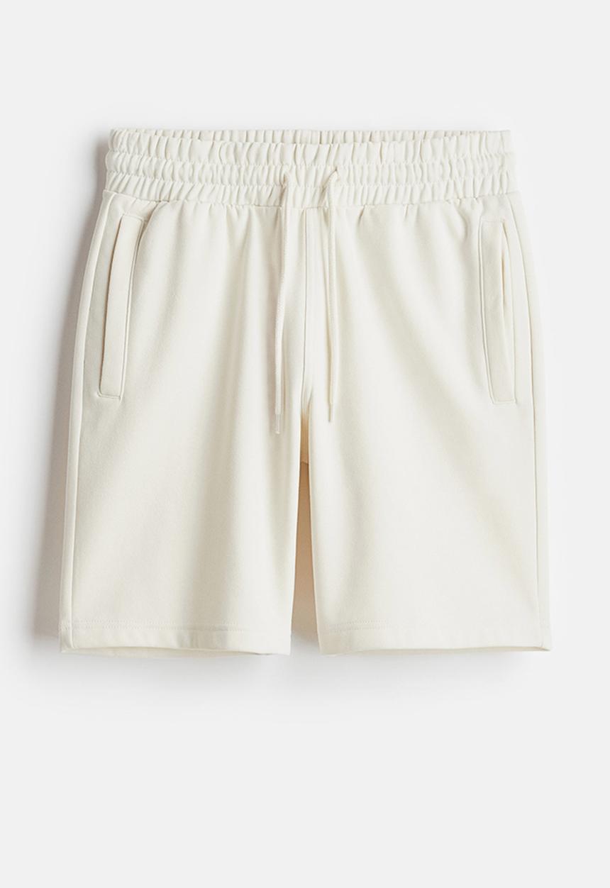 H&M - Regular fit sweatshorts - cream 