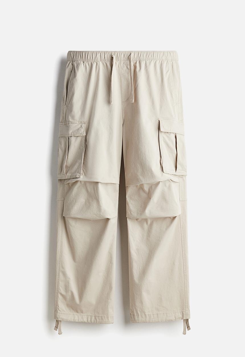 H&M - Relaxed fit cargo trousers - light beige 