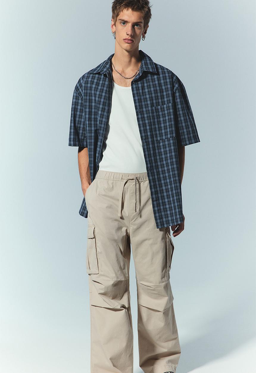 H&M - Relaxed fit cargo trousers - light beige 