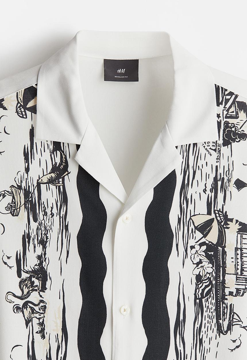 H&M - Regular fit printed resort shirt - black/riviera