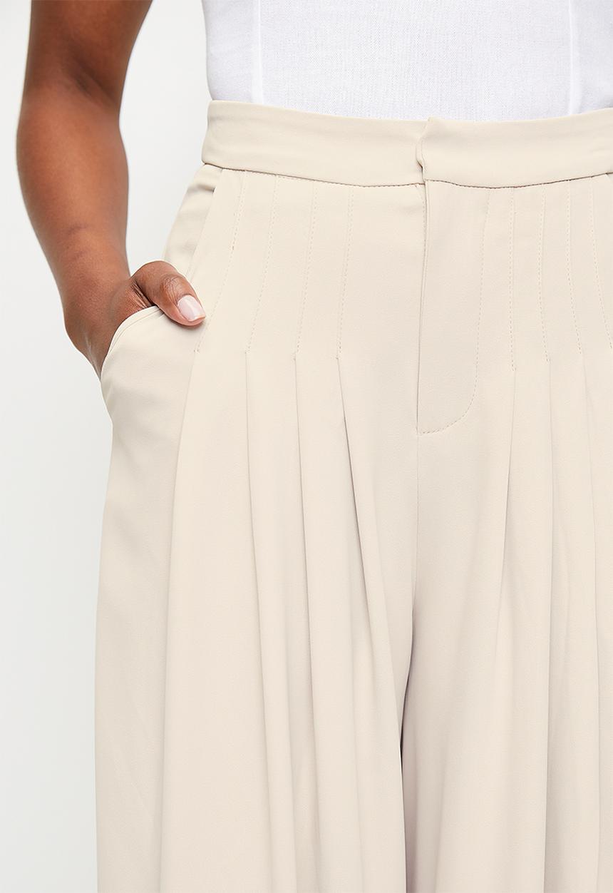 edit - Sewn in pleated pants - neutral