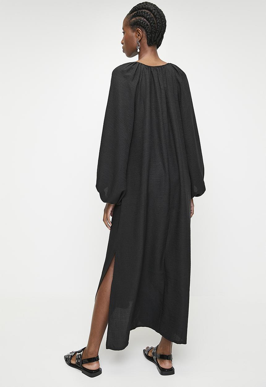 Superbalist - Volume sleeve Maxi Tunic with Slit - Black
