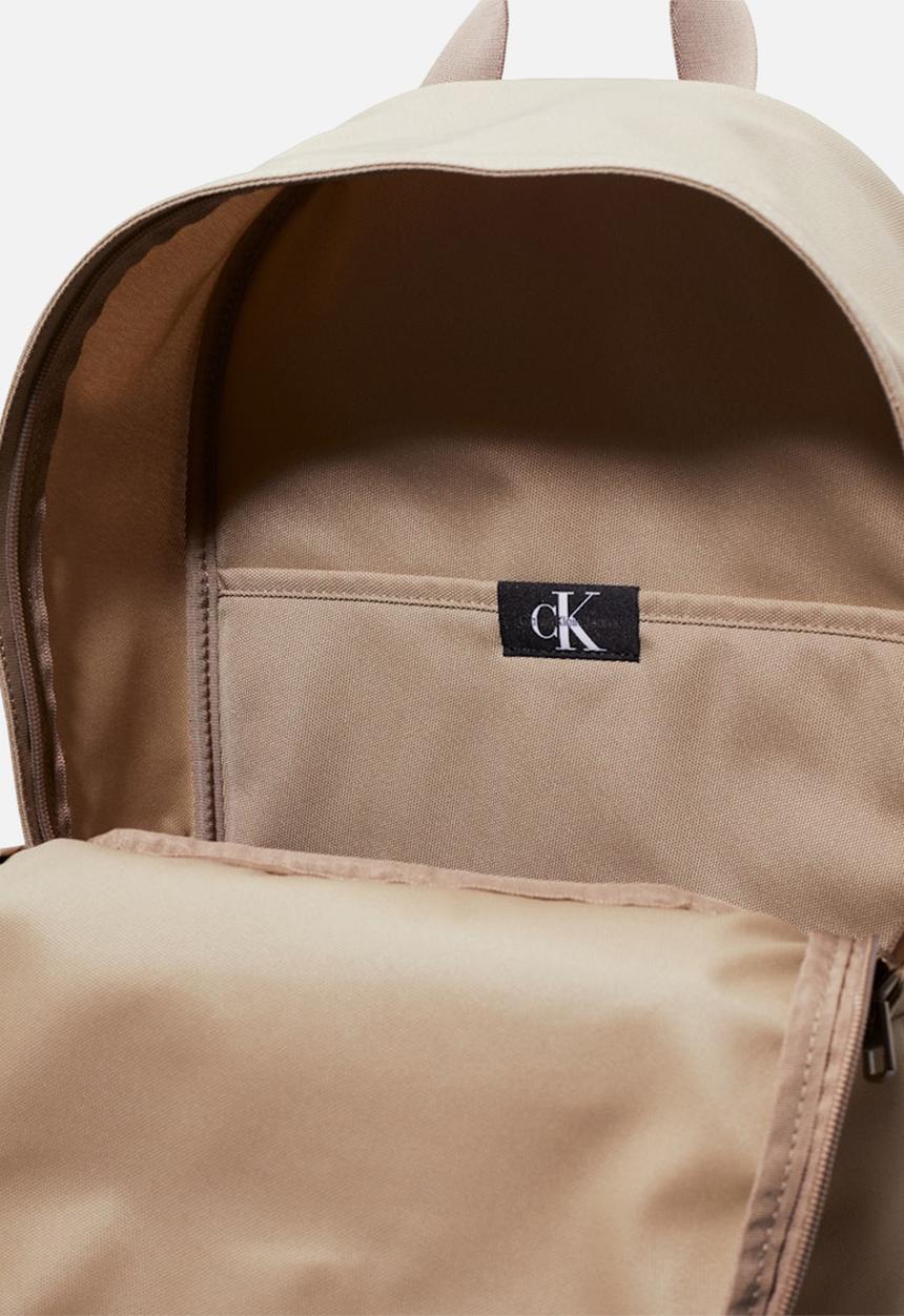 Calvin Klein - Sport Essentials Campus Bp40 M - Stone