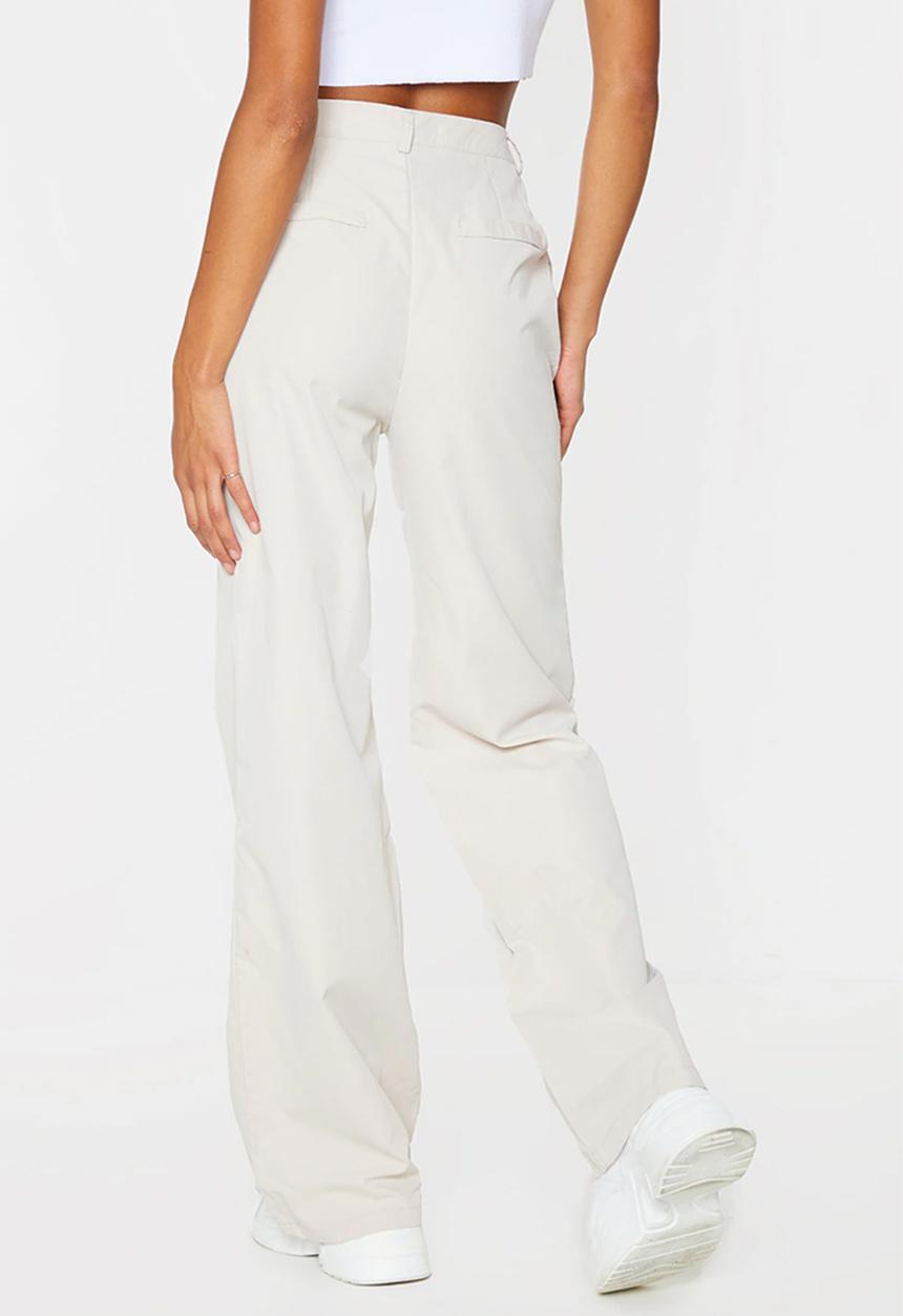 PrettyLittleThing - Peach Skin Straight Leg Trousers - Stone
