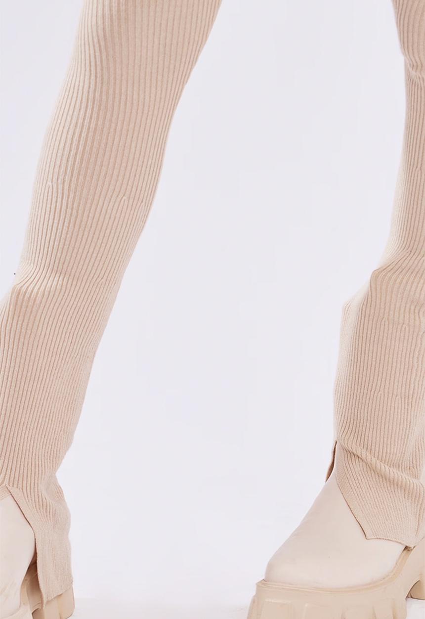 PrettyLittleThing - Knitted Split Hem Flare Trousers - Oatmeal
