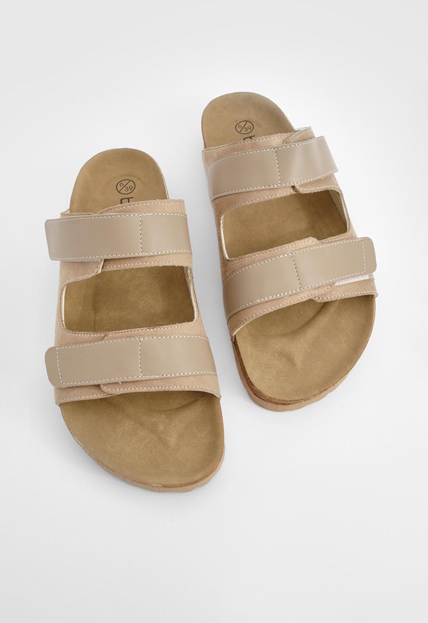 boohoo - Adjustable Strap Footbed Sliders - taupe