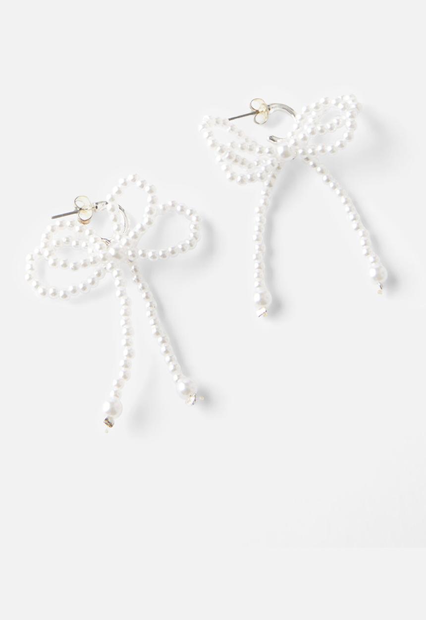 Rubi - Small charm earring- up pearl bows
