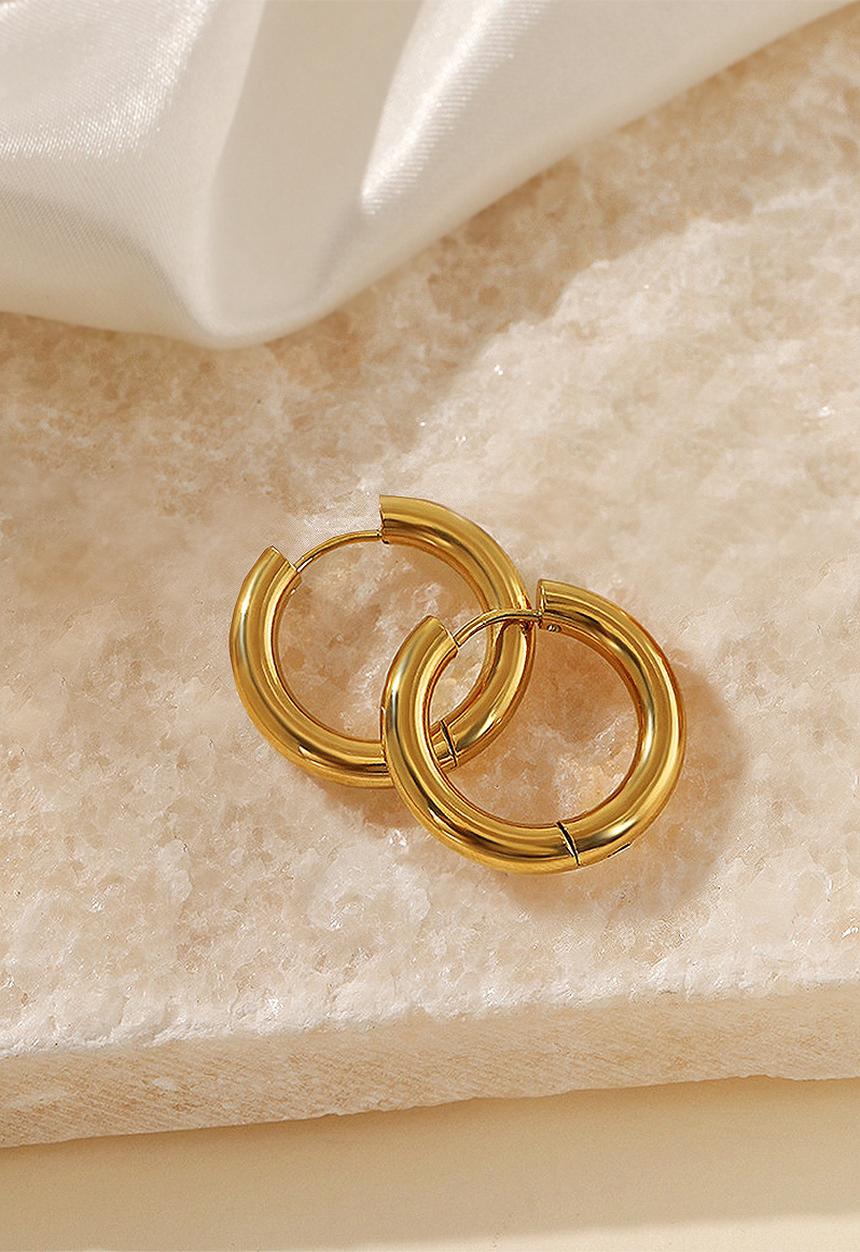 Zoe on Trend - Hinged hoop earring - gold