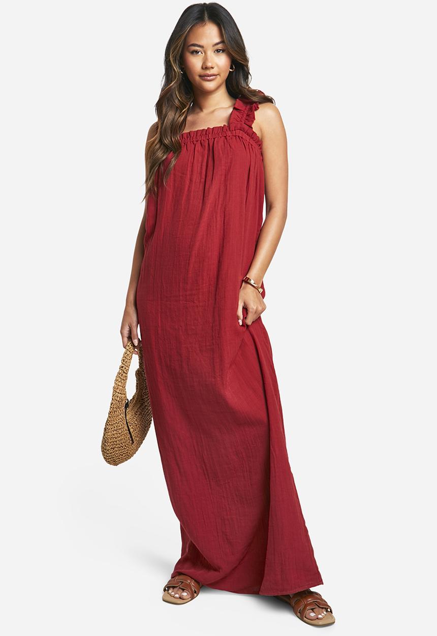 boohoo - Textured Ruffle Strap Maxi Dress - Red