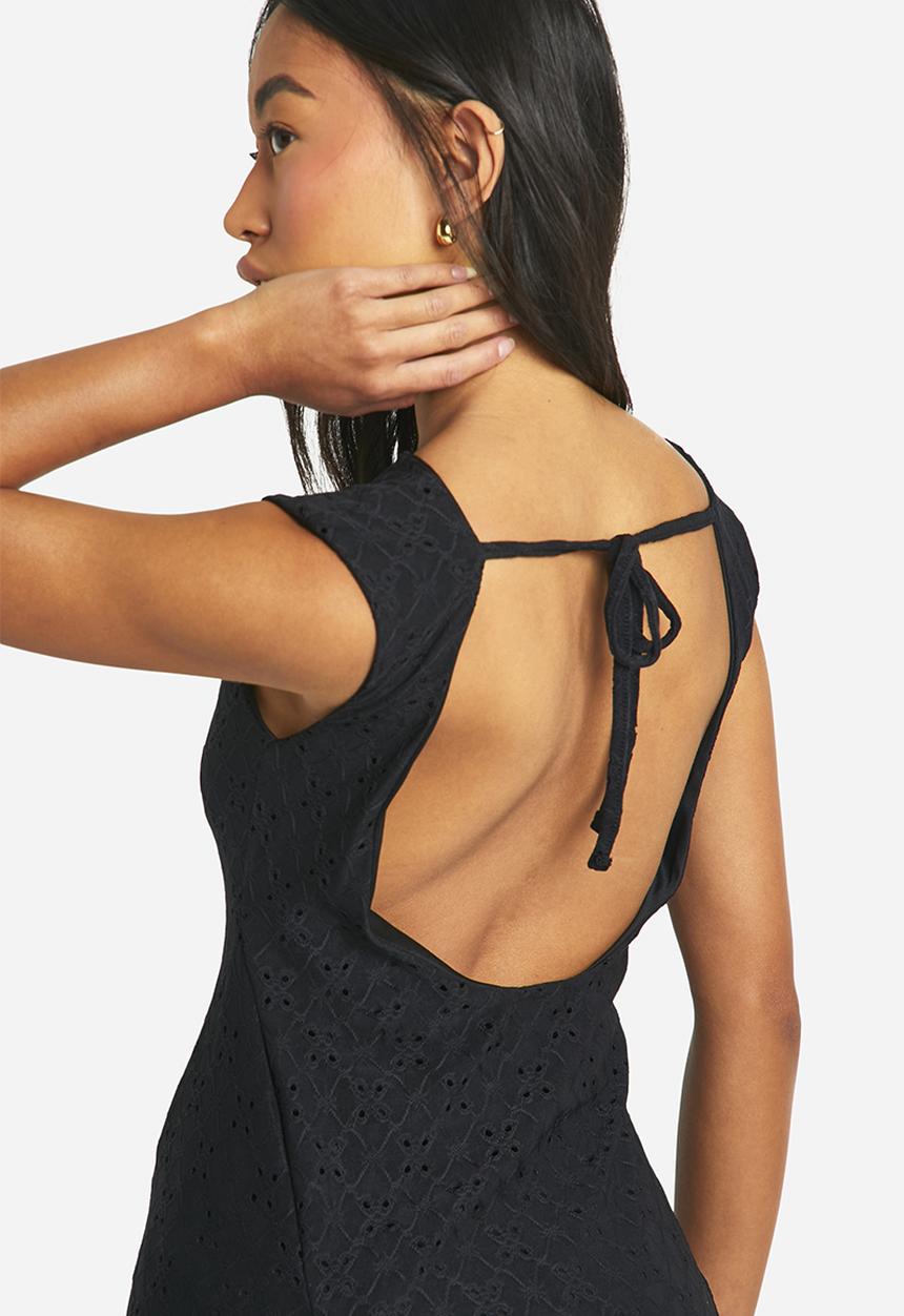 boohoo - Broderie Godet Mini Dress - Black