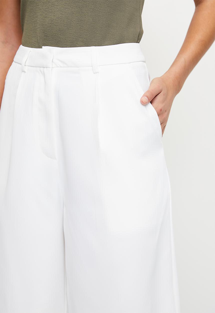 edit - Formal walk short - milk