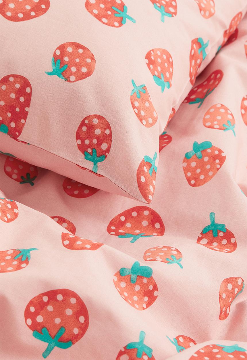 H&M - Patterned single duvet cover set - light pink strawberries