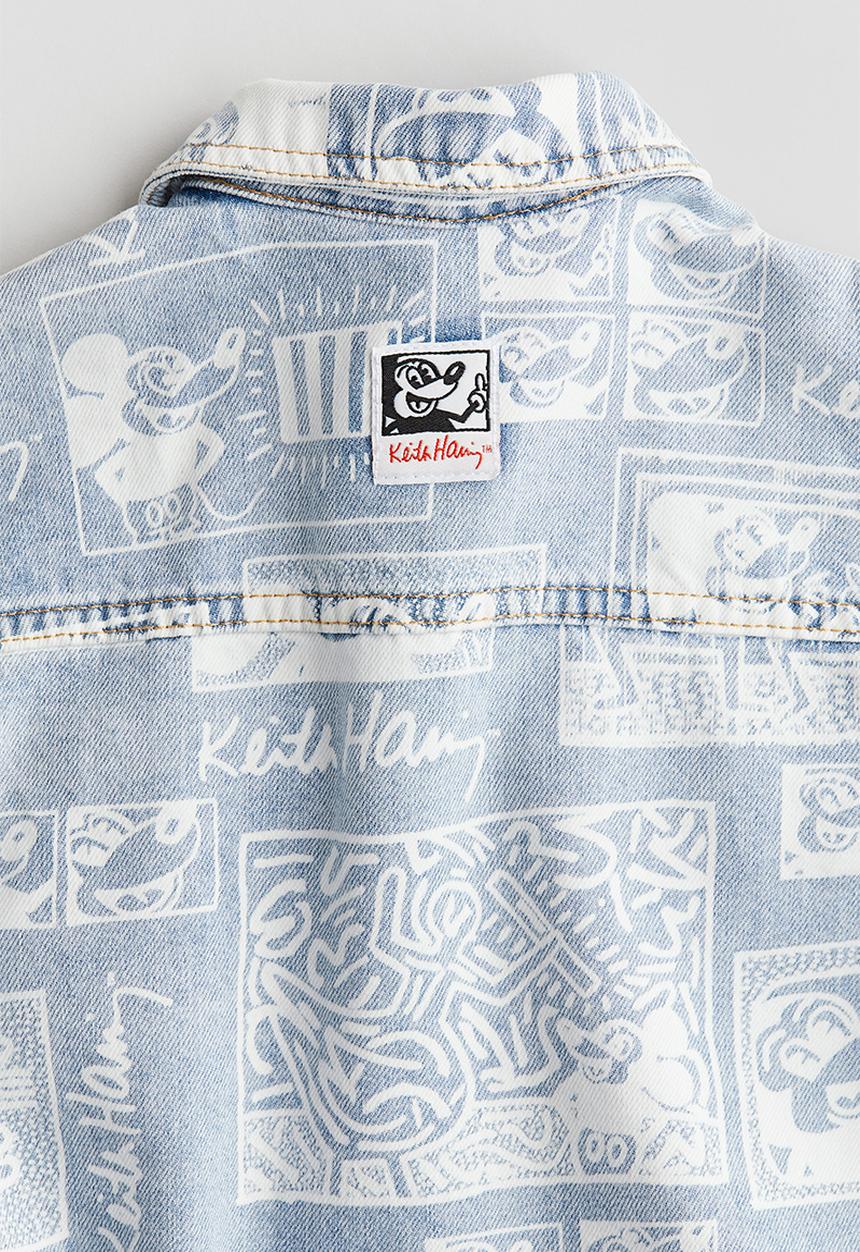 H&M - Keith Haring X H&M:  Patterned denim jacket - light denim blue