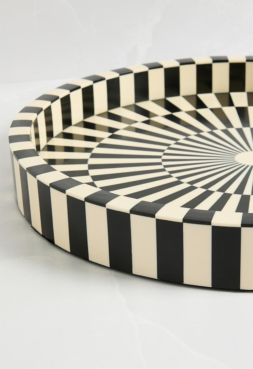 Sixth Floor - Resin round drinks tray - Black & White