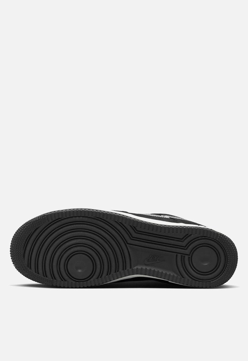 Nike - Air Force 1 '07 lv8