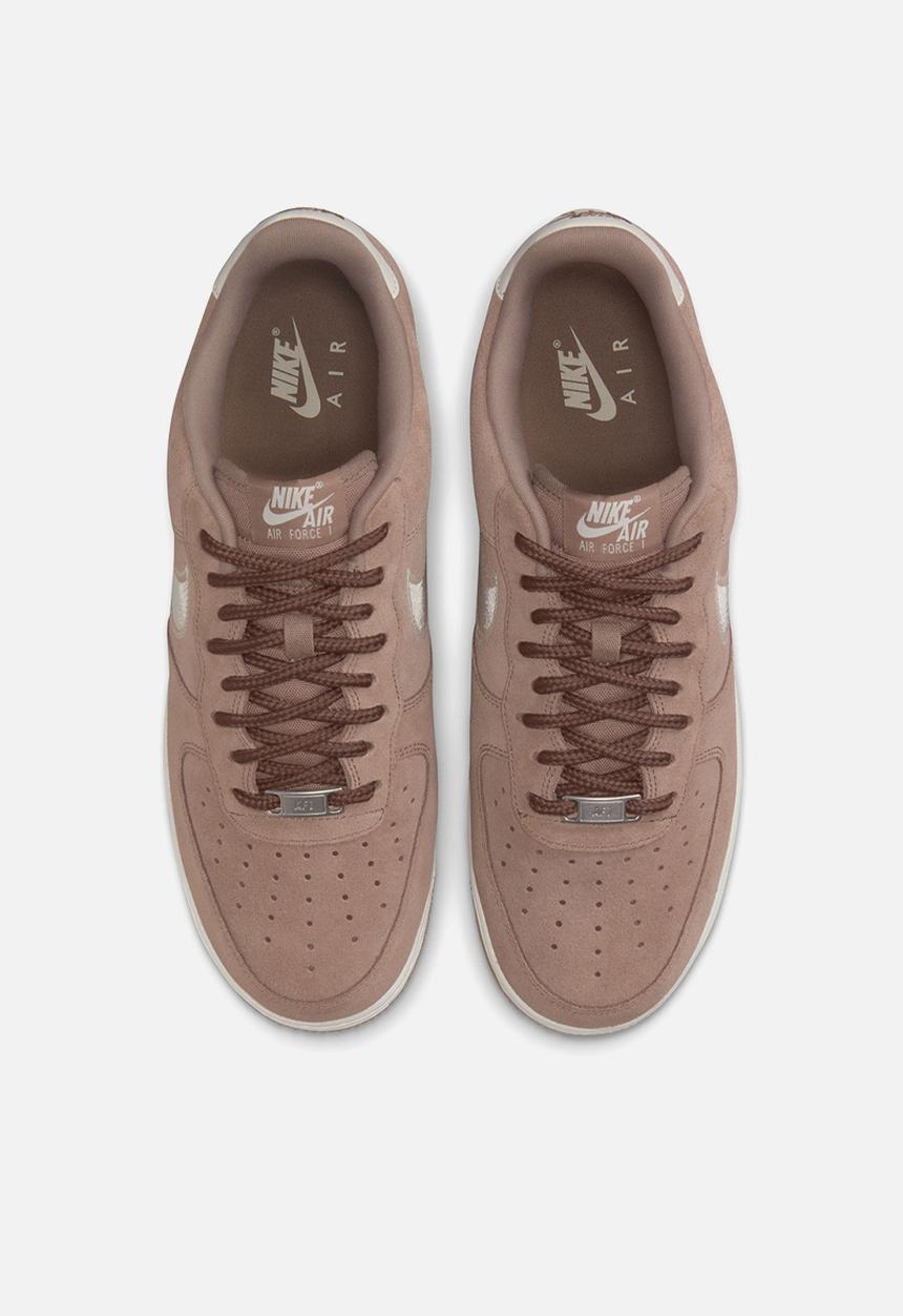 Nike - Air Force 1 '07 lv8