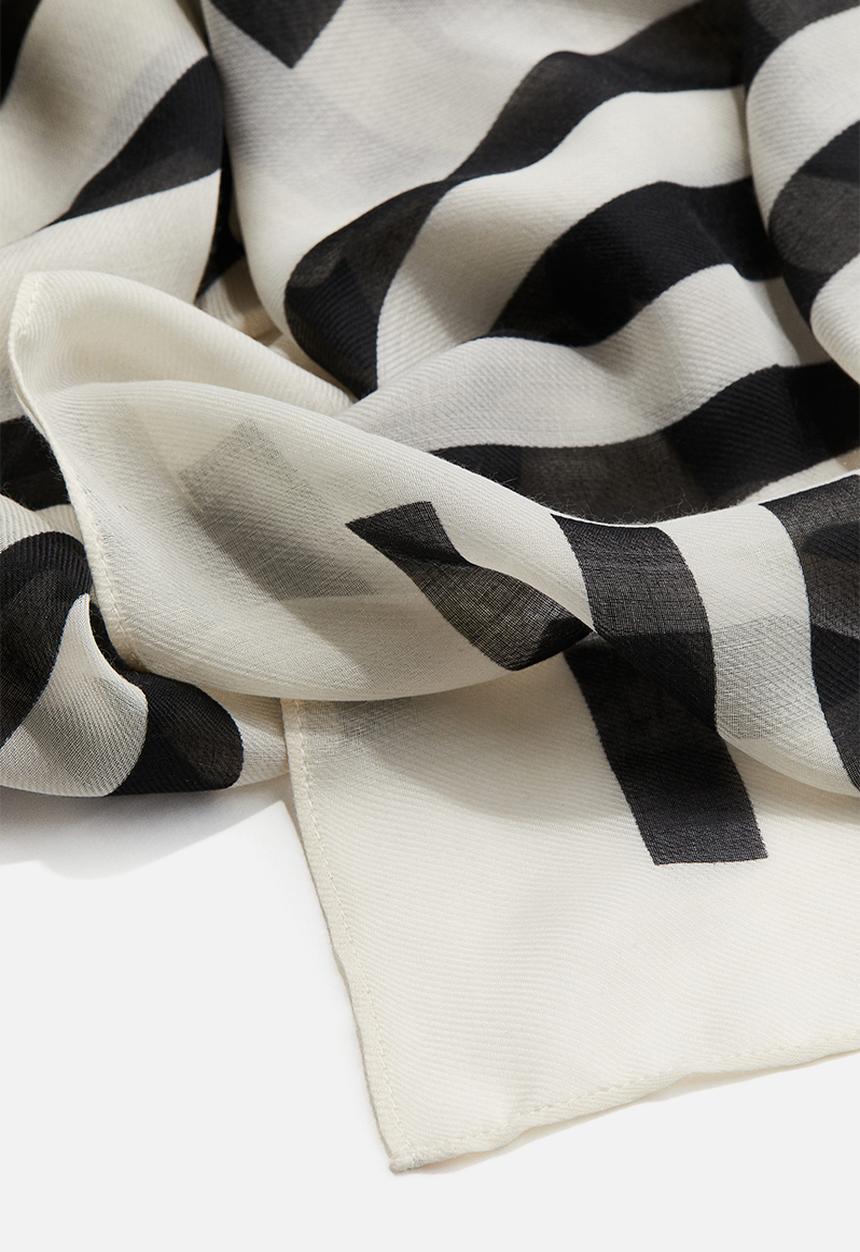 H&M - Printed blanket scarf - light beige black striped