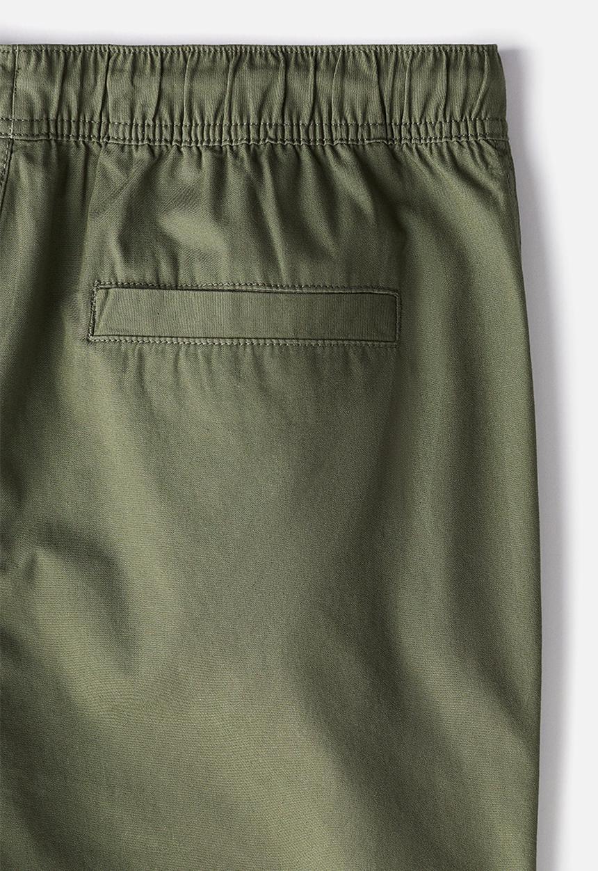H&M - Regular fit cotton shorts - green