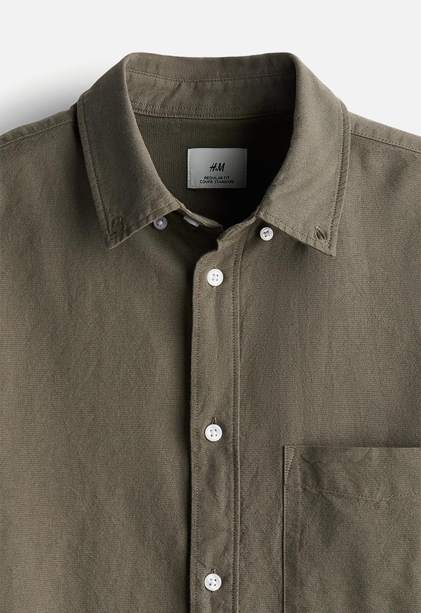 H&M - Regular fit oxford shirt - dark khaki green 