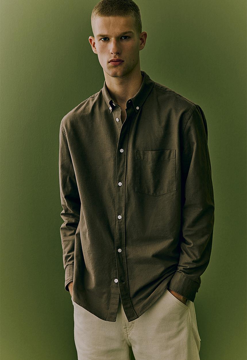 H&M - Regular fit oxford shirt - dark khaki green 
