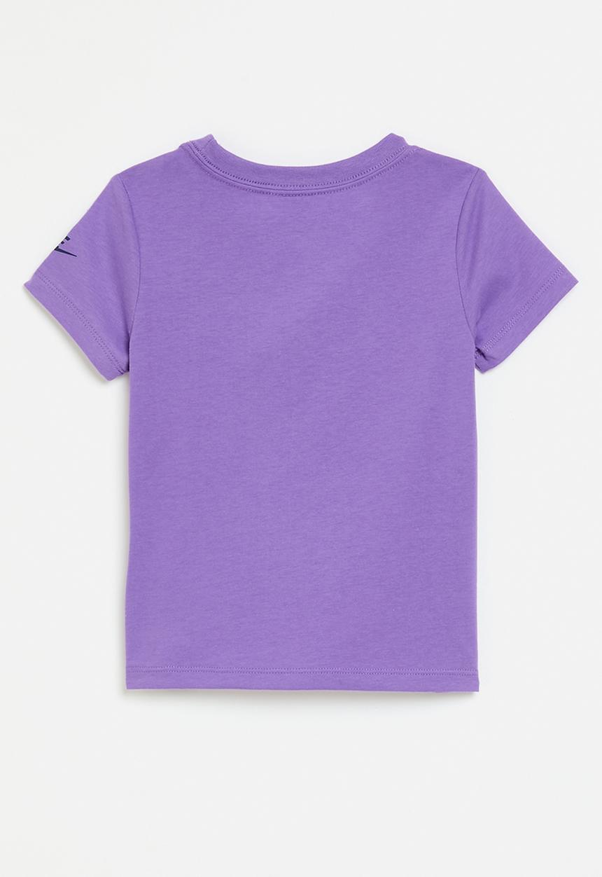 Nike - Nkg printed club graphic tee - black raspberry