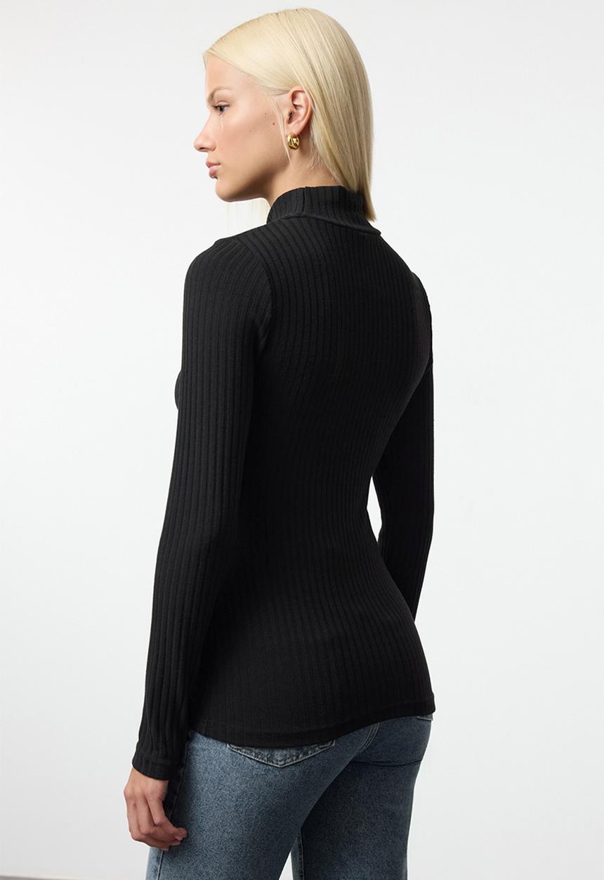Trendyol - Black fitted long sleeve knitted sweater