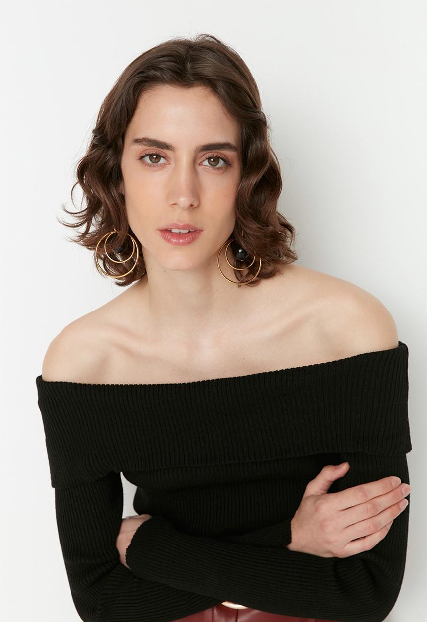 Trendyol - Black super crop carmen collar knitted top