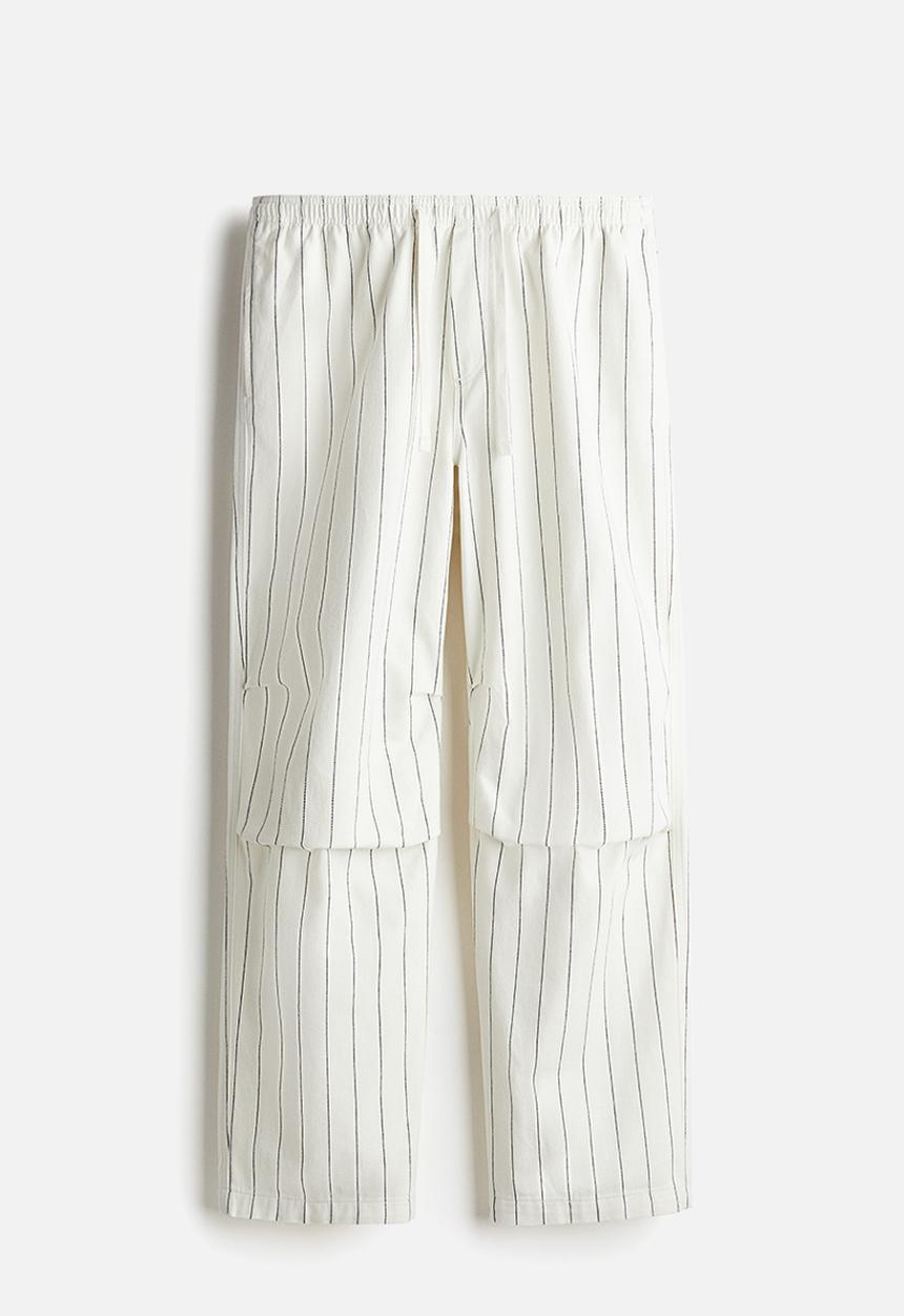 H&M - Loose fit twill trousers - white/pinstriped