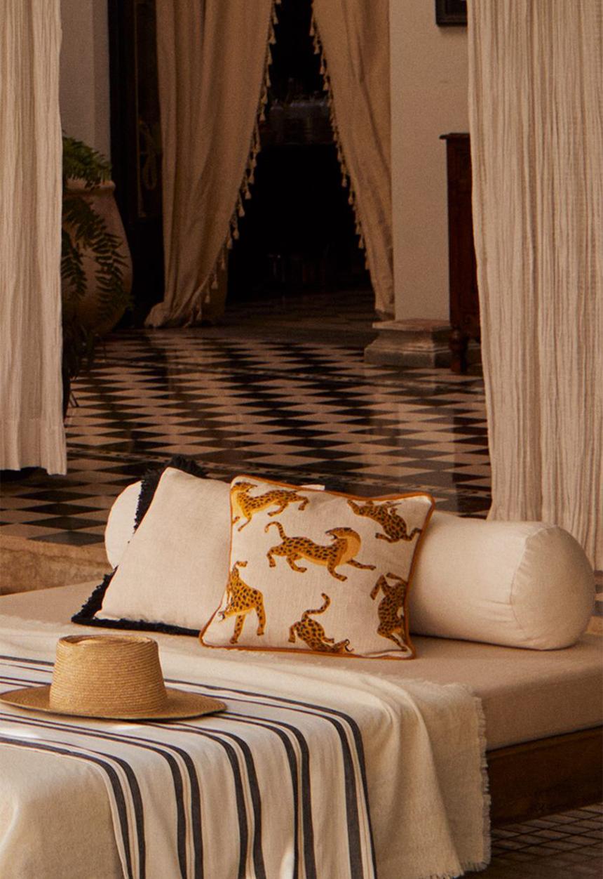 H&M - Linen-blend cushion cover - light beige big cats 