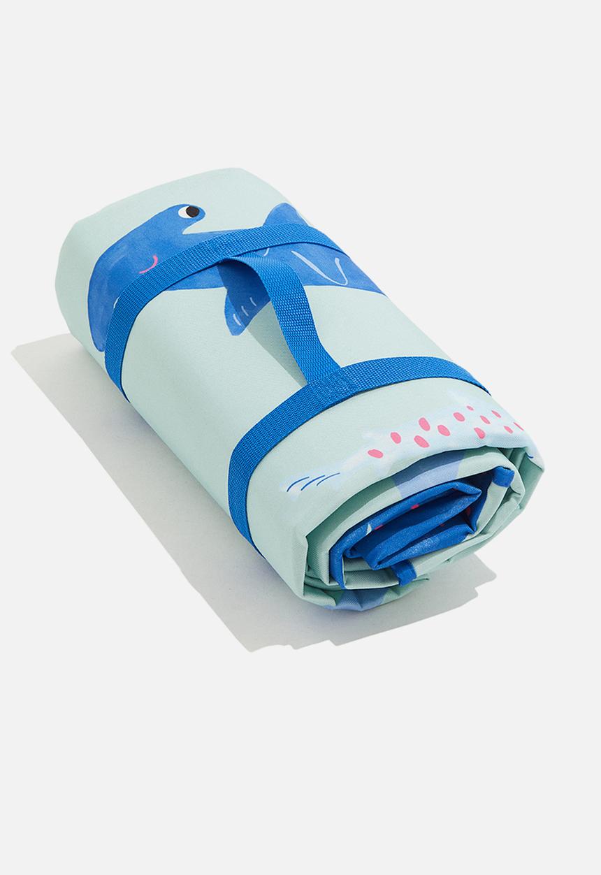 H&M - Patterned picnic blanket - light green sharks