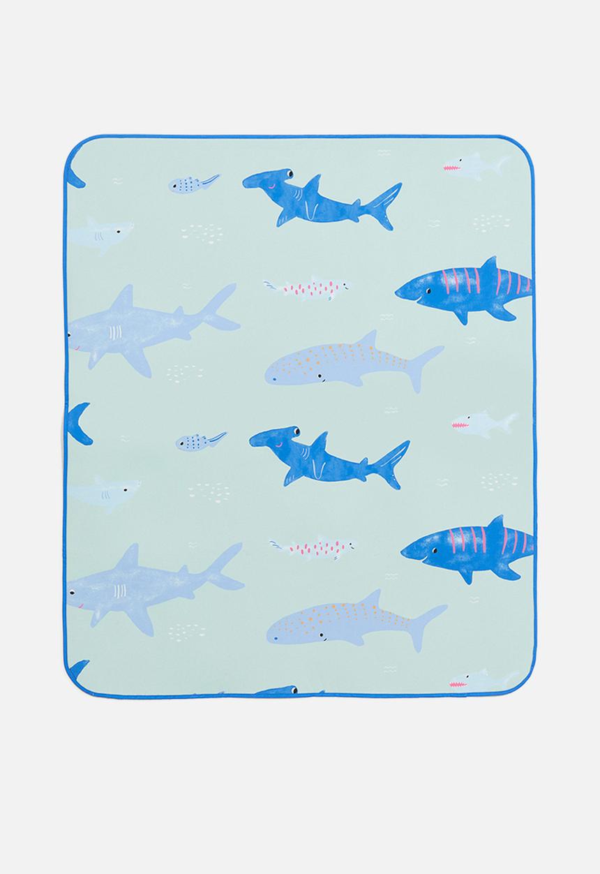 H&M - Patterned picnic blanket - light green sharks