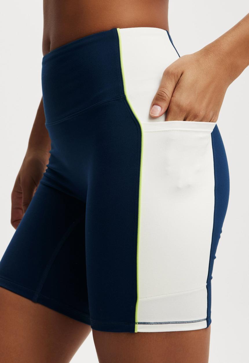 Cotton On - Ultra Soft Track Bike Short - Dark water / coconut milk