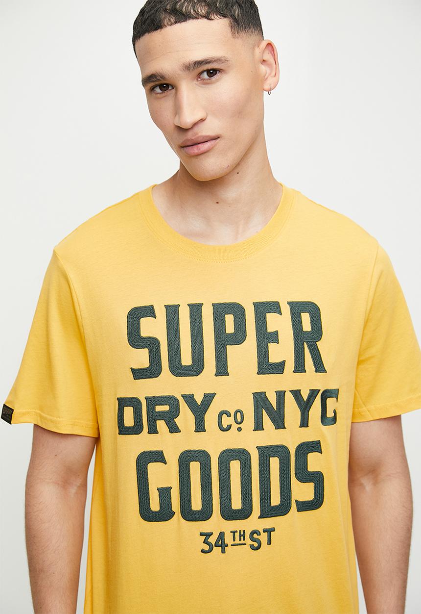 Superdry. - Embroidered script graphic tee - ochre