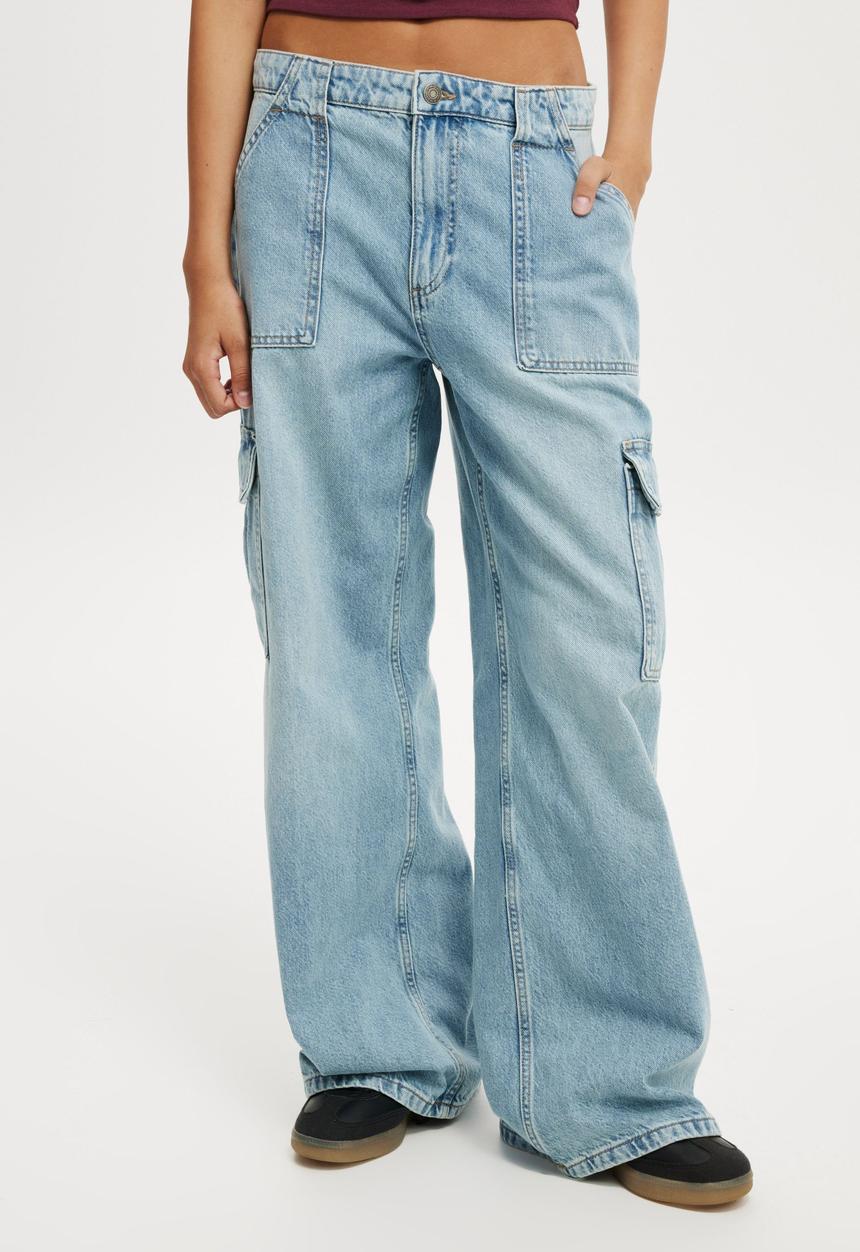 Cotton On - Relaxed Cargo Jean - Sunfaded Blue