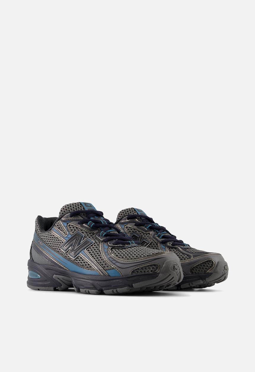 New Balance  - 740 V2