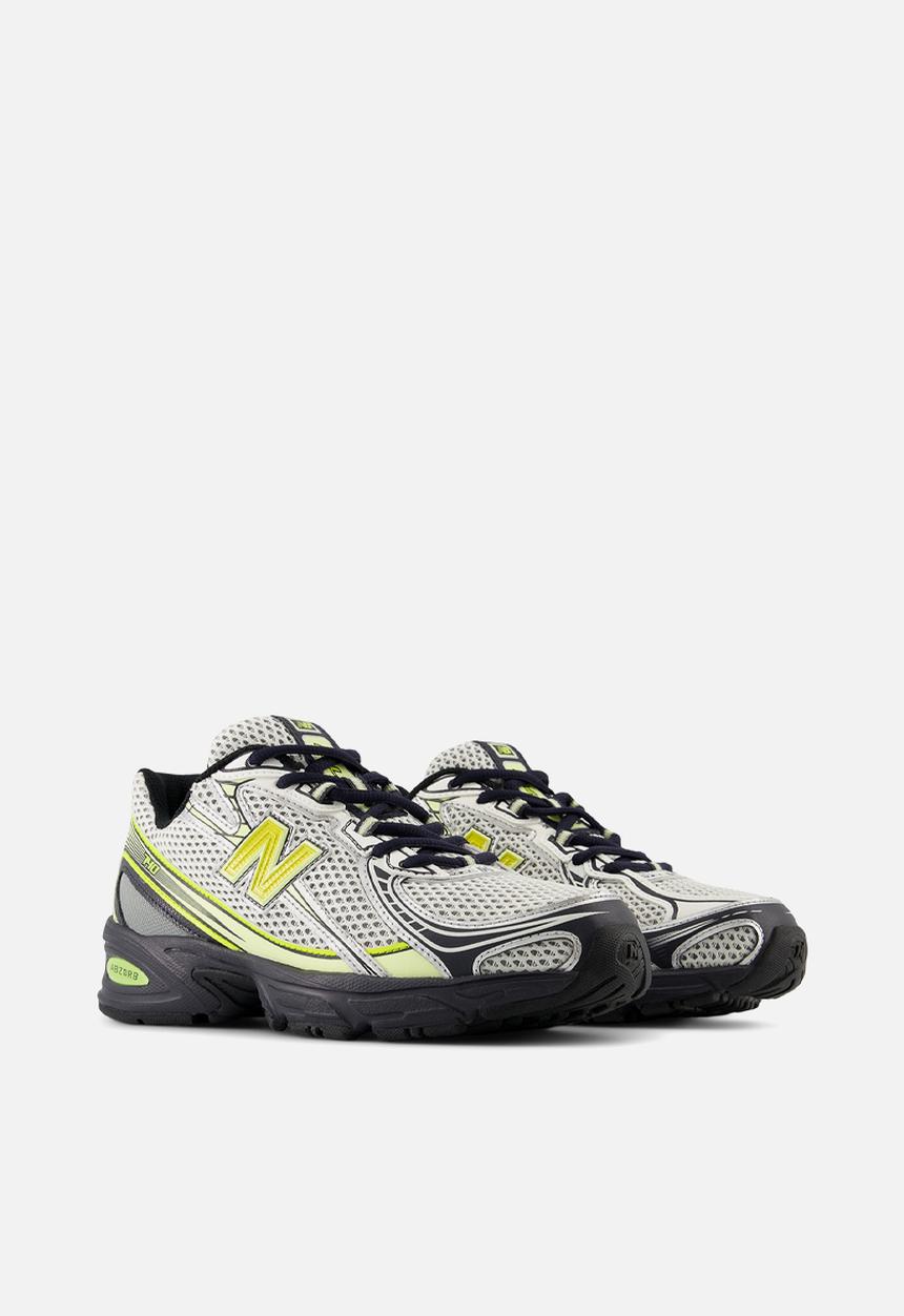 New Balance  - 740 V2