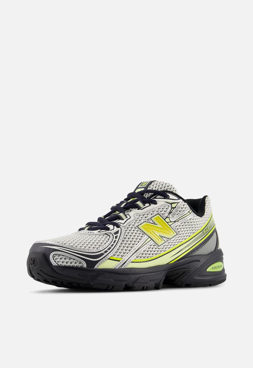 New Balance  - 740 V2