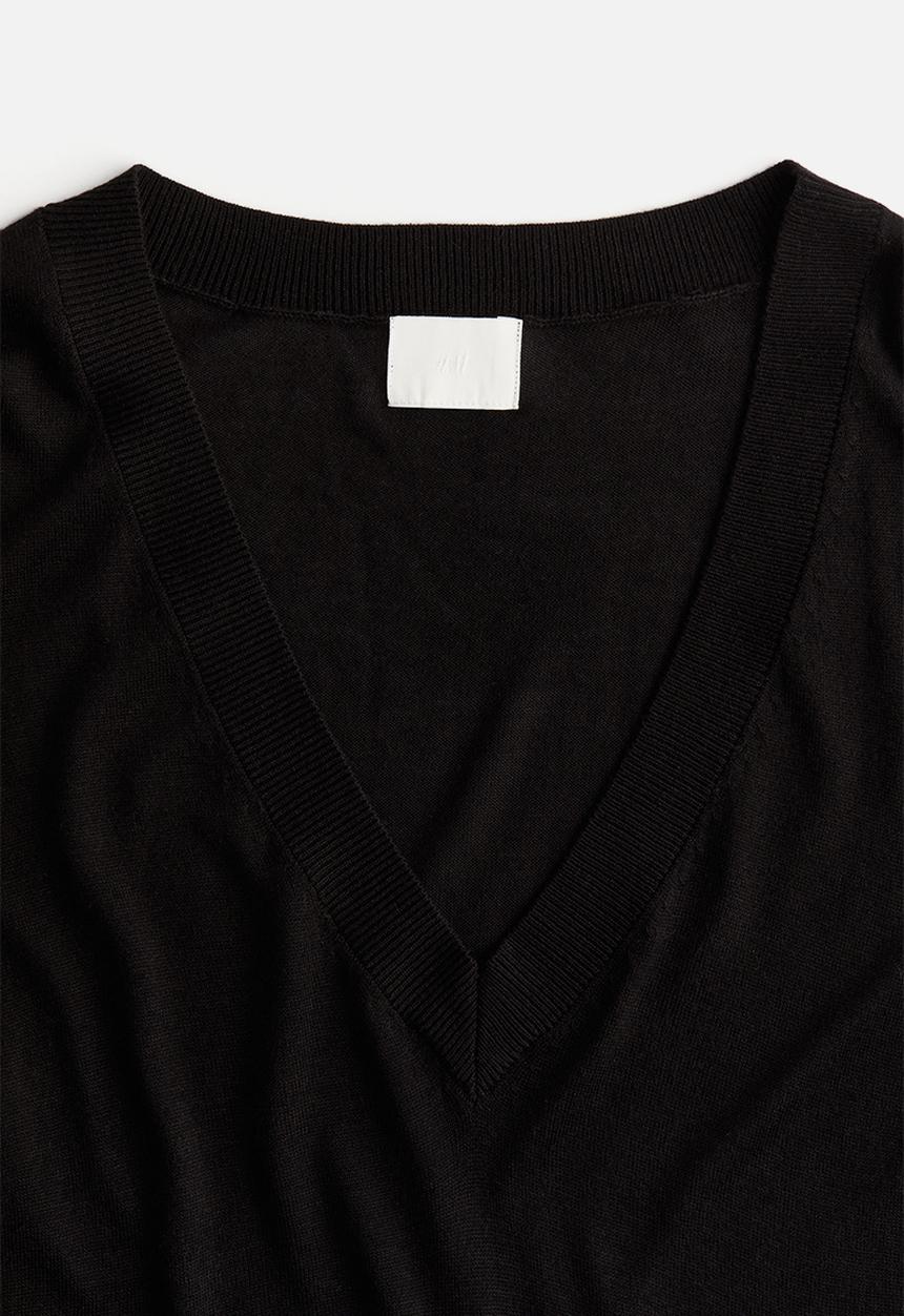 H&M - V-neck jumper - black